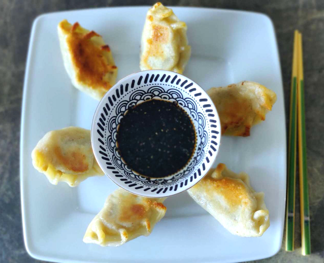 Japońskie pierożki gyoza z wołowiną