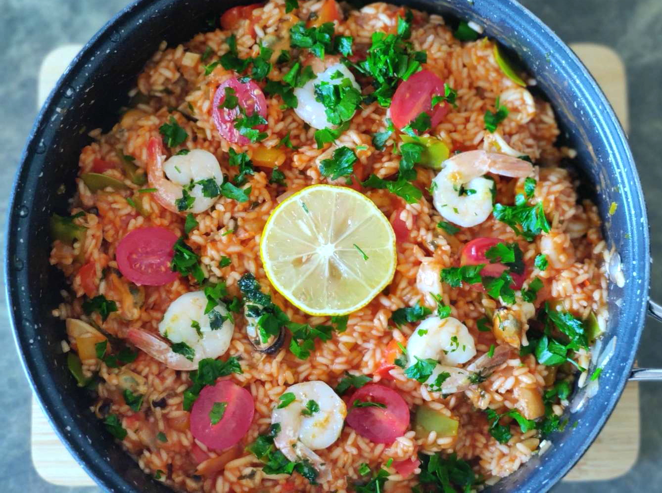 Paella z owocami morza