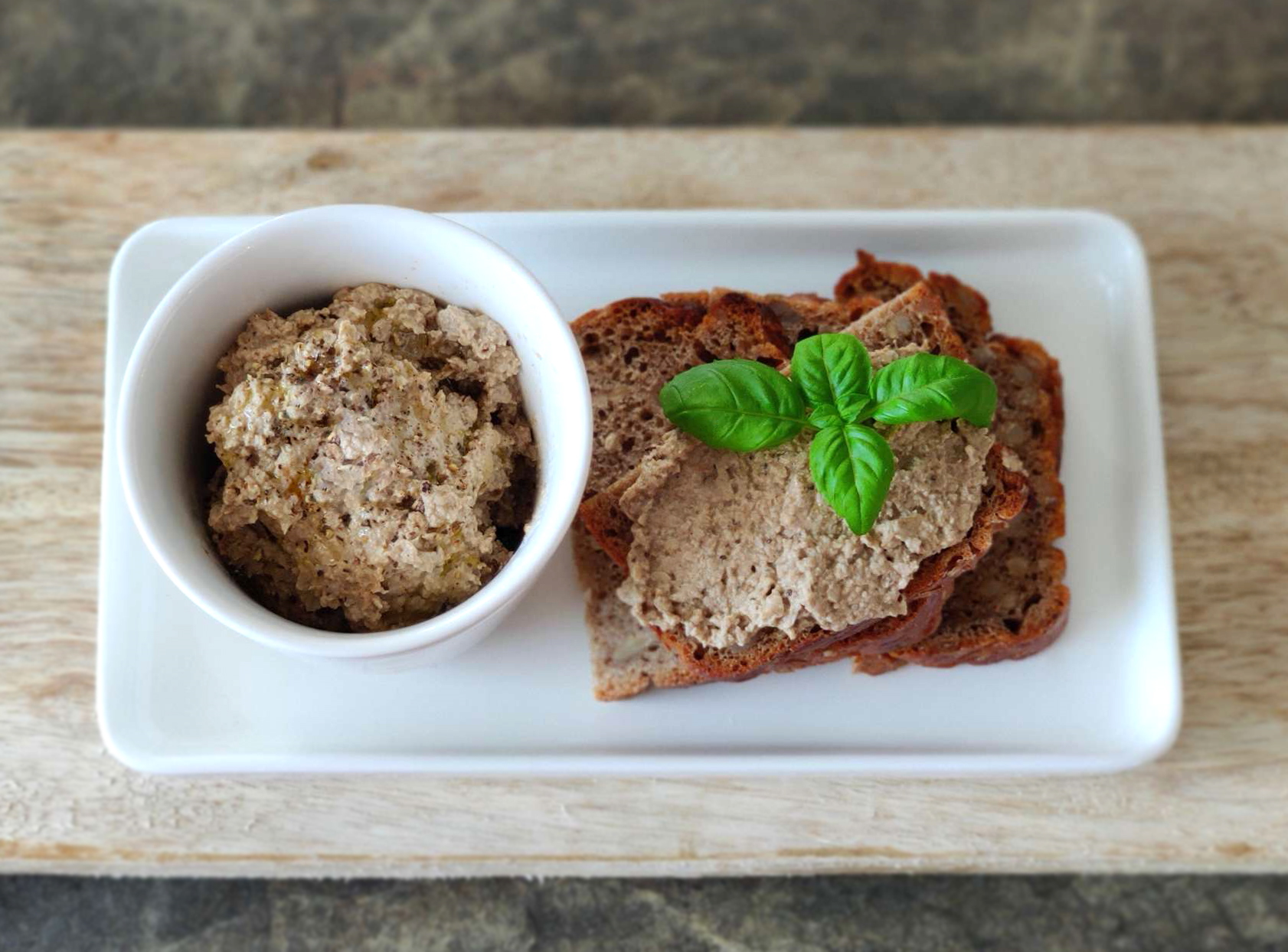 Baba ghanoush (pasta z pieczonego bakłażana)